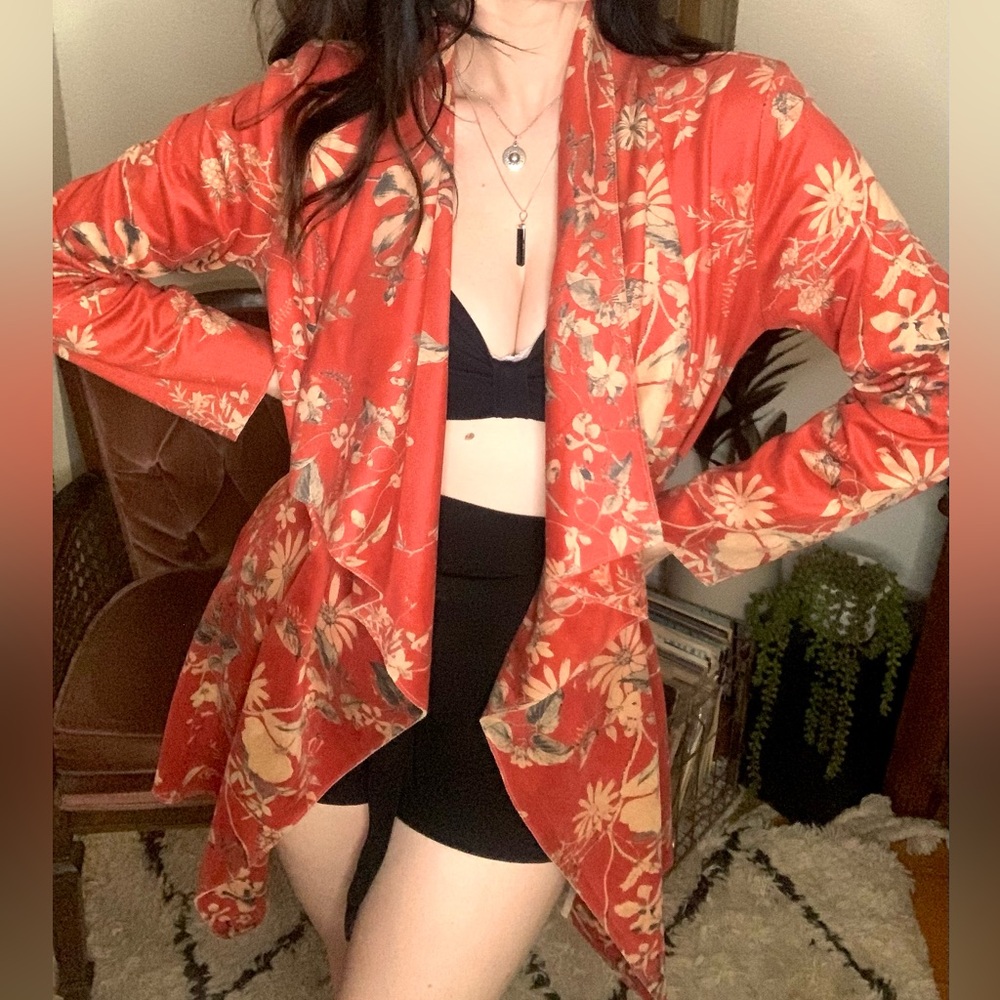 Solitaire Red Floral Faux Suede Kimono - Picture 8 of 14